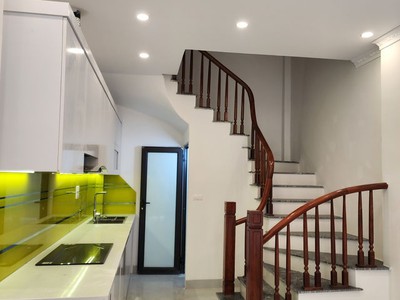 Nhà 6 tầng mới đẹp   ở luôn thượng thanh- long biên 30m2,x  6 mặt tiền 3.5m, 5.75 tỷ. 2