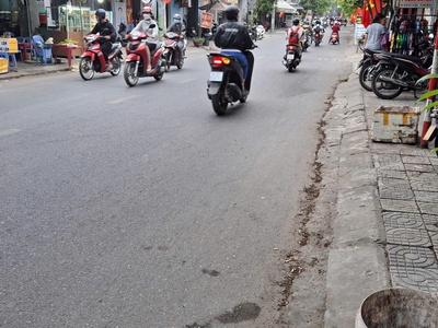 Nhà 2 tầng mặt tiền mẹ suốt   96m    giá chỉ 5.25 tỷ   ở ngay   kinh doanh tốt 0