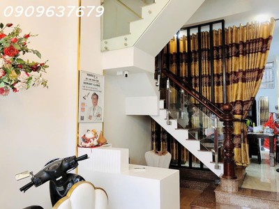 Hẻm xe tải tránh đường minh phụng, quận 11- khu vực kinh doanh - chủ đang kinh doanh spa- 40m2- giá 1