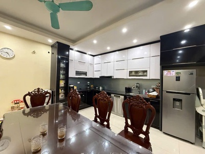 Bán nhà ngọc lâm  trung tâm long biên   dt: 116m  x 5 tầng - gần phố  ngõ ô tô tránh  kinh doanh 0