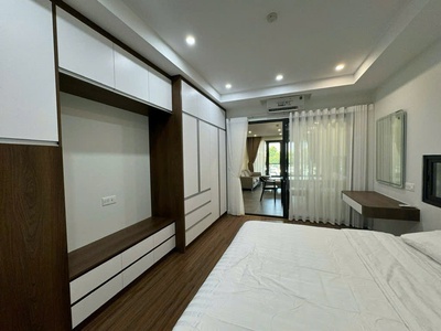 Bán nhà ngọc lâm  trung tâm long biên   dt: 116m  x 5 tầng - gần phố  ngõ ô tô tránh  kinh doanh 2
