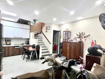 Nhà dân xây mới 2 năm,xem trong là mê chốt luôn. nhà thiết kế rất đẹp - gần mặt ngõ văn hương 0