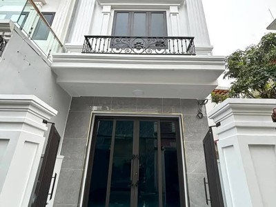 Bán nhà 3 tầng xây độc lập ngay gần chợ Lãm Hà, Cầu Niệm sân cổng riêng oto đỗ cửa nhà 2