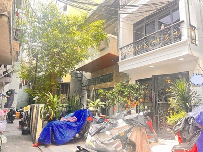 Nhà đẹp ở  ngay  sát mặt tiền  cách mạng tháng tám quận10 , 2 tầng 67m2 .sổ vuông, hoàn công đủ 0