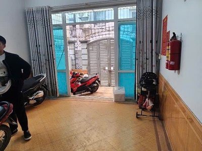 Cần bán gấp nhà khương đình 65m x 5 tầng, hai mặt thoáng, 6 phòng ngủ rộng, giá chỉ 9,8 tỷ 0