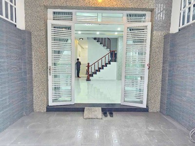 Bán nhà đẹp xe hơi, TT Nhà Bè - DT: 4m x 14m - Giá: 5 TỶ 800 TRIỆU 2