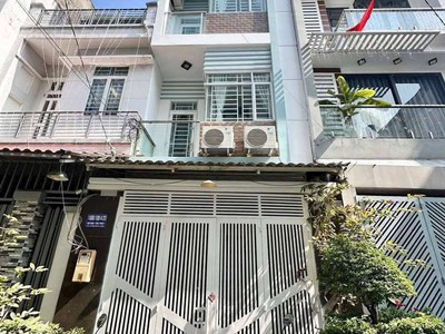 Bán nhà đẹp xe hơi, TT Nhà Bè - DT: 4m x 14m - Giá: 5 TỶ 800 TRIỆU 0