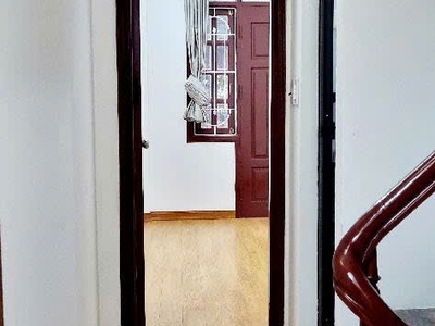 Nhà đẹp dân xây, ô tô đỗ cửa, ngõ thông ô tô tránh, 30m2, 4 tầng, giá 6 tỷ 900 triệu, tại kim 3