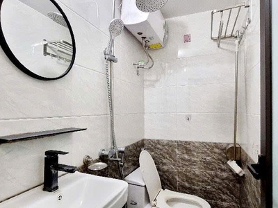 Nhà đẹp dân xây, ô tô đỗ cửa, ngõ thông ô tô tránh, 30m2, 4 tầng, giá 6 tỷ 900 triệu, tại kim 4