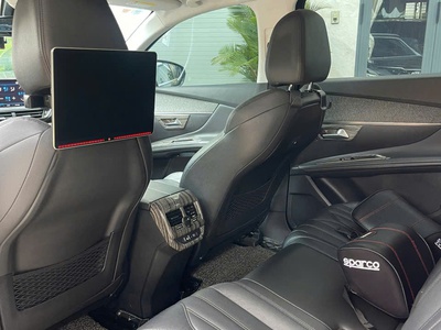 Bán xe Peugeot 5008 Allure 1.6 AT 2020, màu đen. 9