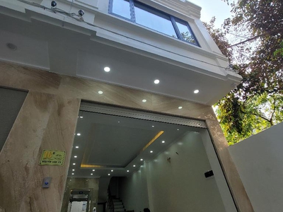 Hàng đẹp nguyễn văn cừ - 6 tầng thang máy - ô tô đỗ cửa - sổ vuông vắn - nhiều chấm gần phố - ngõ 0