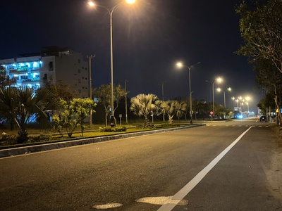 - đất nam hoà xuân chính chủ, vị trí đẹp, sát lô góc giao nhau hai đường 10,5m lề 5m, nối sang đảo 0