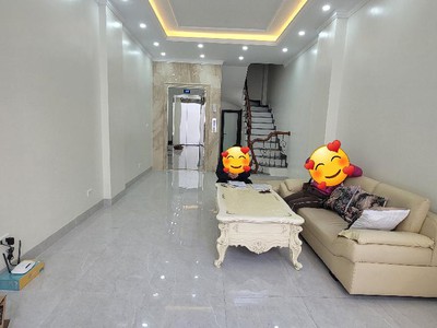 Hàng đẹp nguyễn văn cừ - 6 tầng thang máy - ô tô đỗ cửa - sổ vuông vắn - nhiều chấm gần phố - ngõ 1