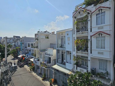 Bán gấp nhà mặt tiền 125m2 đường 49,tân quy,q7 1