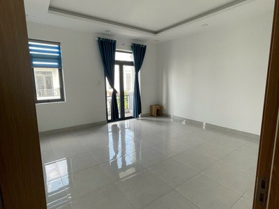 Chính chủ cho thuê nhà 1 trệt 2 lầu tại khu dân cư Kim Kim Trần, gần KCN Nam Tân Uyên. 3