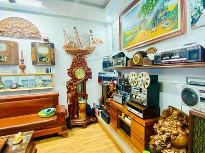 Phân lô - ô tô tránh - ngõ rộng thông tứ phía - đắc địa nằm tại đường láng - 18 tỷ 3