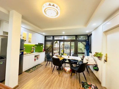 68m2, tập thể minh khai, hai bà trưng, tầng 2, 2 ngủ, lô góc thoáng sáng, ô tô ngay chân cầu thang. 1