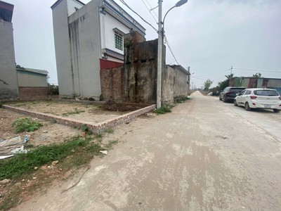 Cc bán 90m bìa làng,đất vuông đẹp,đường 10m,gần khu đô thị,giá đầu tư 4
