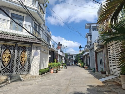 Dm3  nhà đẹp 3 tầng   hẻm 6m ô tô tránh nhau   đường đất mới, bình tân   81m2 chỉ 6 tỷ 4