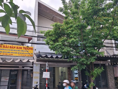 Nhà 2 tầng mặt tiền mẹ suốt   96m    giá chỉ 5.25 tỷ kinh doanh đỉnh 2