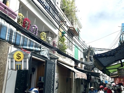 Nhà bán nằm trên cung đ.đoàn văn bơ--vị trí đẹp --thích hợp kính doanh mua bán đa ngành nghề. 2