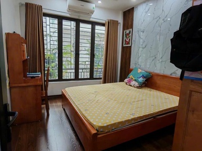 Bán nhà 3 tầng- phố thái hà- đất phân lô -ô tô lùi cửa .cách mặt phố 50m 2