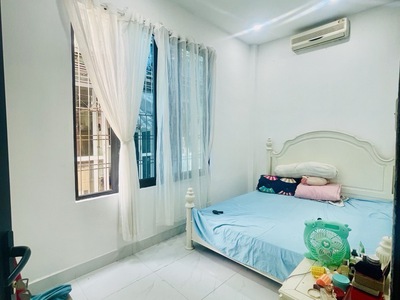 Bán nhà ngõ ô tô Phố Khương Đình DT: 50m Giá 6 tỷ 5