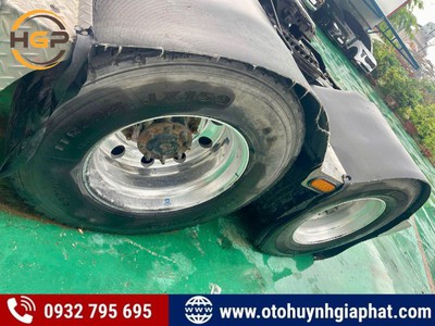 Bán chiếc xe đầu kéo International 2 giường đời 2013 cũ siêu đẹp 3