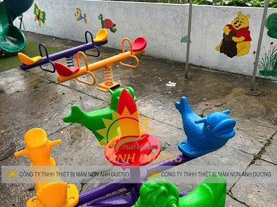 Mâm quay ngựa giá rẻ, đu quay trẻ em nhập khẩu 1