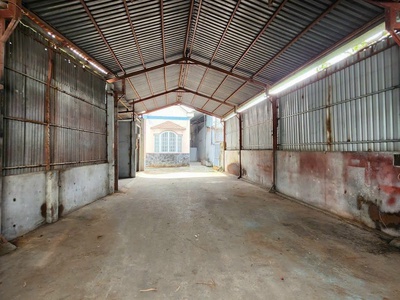 Nhà kho hơn 300m2 - giá : 6.5 tỷ   20triệu/m2  1/ đường xe hơi tân xuân 1, hóc môn 2