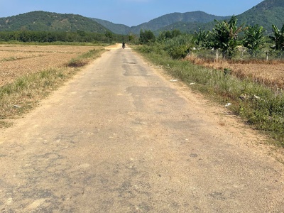 Cần tiền gấp nên gia đình tôi cần bán lô đất ngay khu dân cư chỉ 300 triệu 0