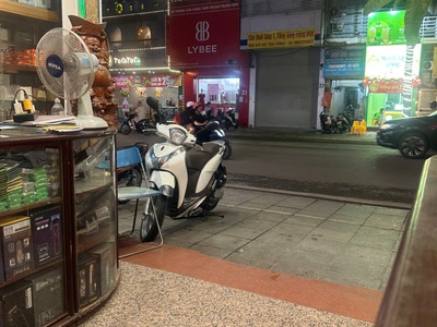 Siêu phẩm 1 mặt phố, 2 mặt ngõ, mặt tiền khủng, kinh doanh đa dạng, vị trí kim cương, ngay ngã tư 0
