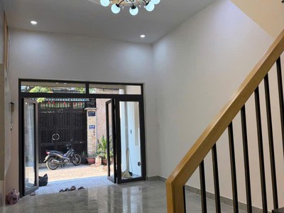 Nhà đẹp 2 tầng hẻm xe hơi thông   lâm thị hố - q.12   ngay hiệp thành city  42 m2 - 2pn - 2wc-  giá 3
