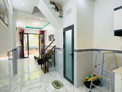 Bán nhà đẹp mới hoàn thiện- TT Nhà Bè - DT: 3,2m x 8,5m - Giá: 2Ty490 6