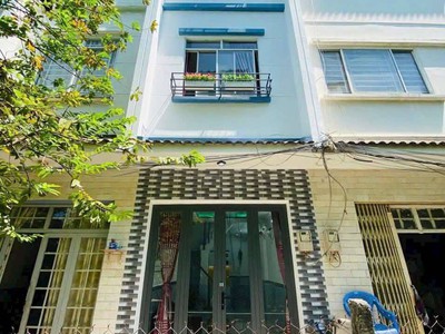 Bán nhà đẹp mới hoàn thiện- TT Nhà Bè - DT: 3,2m x 8,5m - Giá: 2Ty490 0