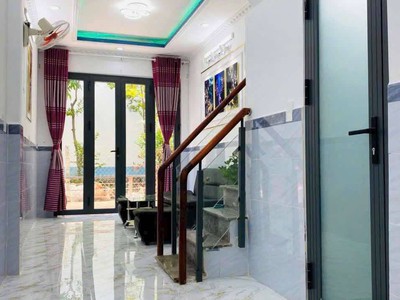 Bán nhà đẹp mới hoàn thiện- TT Nhà Bè - DT: 3,2m x 8,5m - Giá: 2Ty490 7