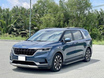Bán xe Kia Carnival 2.2D Luxury 2023, máy dầu, màu xanh. 3