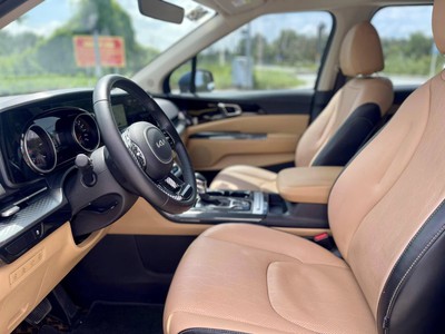 Bán xe Kia Carnival 2.2D Luxury 2023, máy dầu, màu xanh. 8