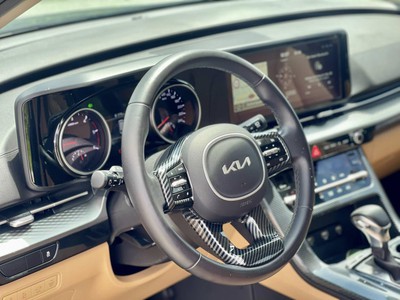 Bán xe Kia Carnival 2.2D Luxury 2023, máy dầu, màu xanh. 11