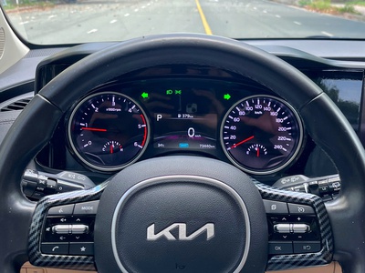 Bán xe Kia Carnival 2.2D Luxury 2023, máy dầu, màu xanh. 14