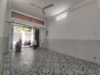 Bán nhà 3 tầng, 71m2, lê niệm, tân phú, giá 1.3 tỷ - vị trí vàng, sổ hồng chính chủ 0