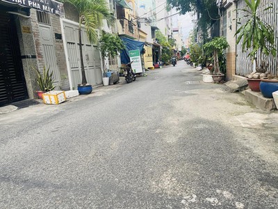 Bán nhà quận 8, gần tạ quang bửu, 3 tầng, đường 12m, 50m2, chỉ 6,9 tỷ 0