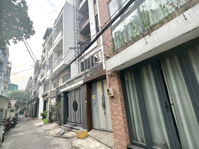 Hạ 300tr giá bán gấp - hxt nơ trang long ,phường 11 ,qbt -  5,5 x 16m  - 4 tầng - hđt 80tr/tháng - 0