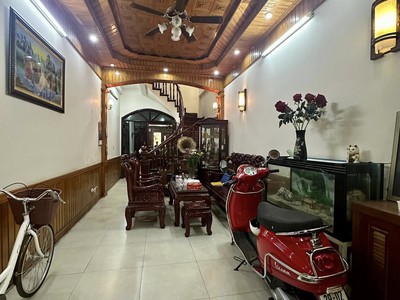 Bán nhà trường chinh   70m2   3.8m mt   20 tỷ - 3 mặt thoáng   oto vào nhà   ngõ thông 2