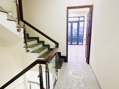 Bán nhà mặt phố quốc lộ 13, thủ đức, 60m , 4 tầng, 6.75  tỷ, sổ hồng 3