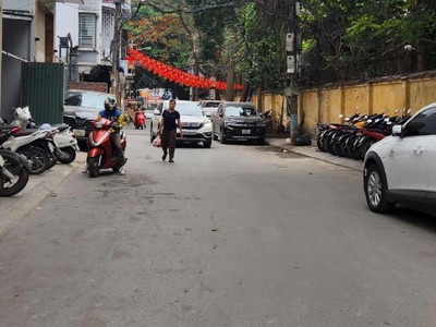 Siêu phẩm 2 mặt đường khuất duy tiến, thanh xuân - 54m , 3 tầng, 9.8 tỷ - mt 4.4m, ô tô qua 0