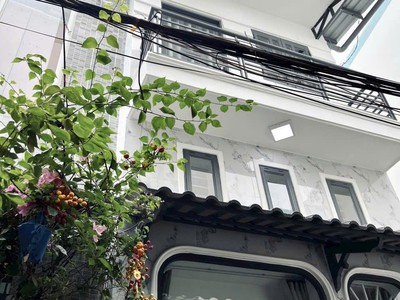 Nhỏ xinh khu vip trung tâm q10 - nhà 3 tầng mới đẹp 100 - hẻm thông - ngang 3 nở hậu 4 - khu vực 3