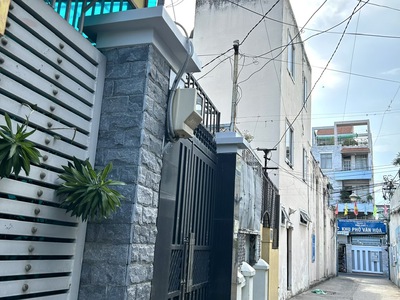 Nhà có 4 tầng đường xóm chiếu - xe hơi đậu cửa-cung đường đẹp an ninh- gần chợ, trường thông ra tôn 1