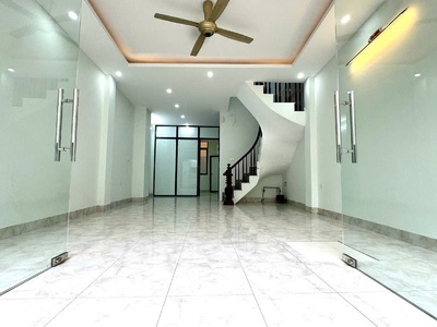 Bán nhà ở ô cách việt hưng ngõ oto vào sát mặt phố 64m xây 5 tầng mặt tiền: 5m 10 tỷ 9 2