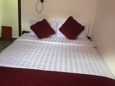 Bán khách sạn đẹp đường nguyễn thiện thuật  dt 100m  giá bán: 35 tỷ lh e bích ngọc bích land 0